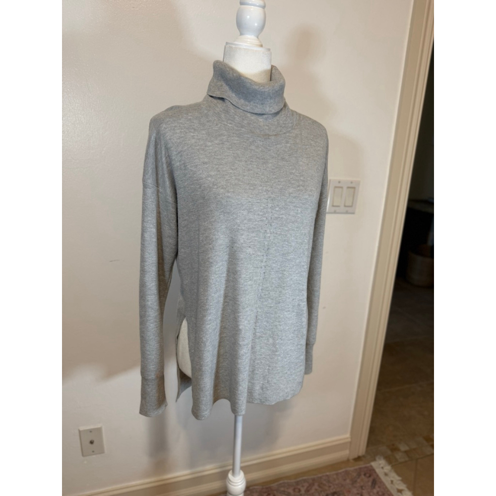 Banana Republic Gray Turtleneck Sweater high low long length side slits. Small